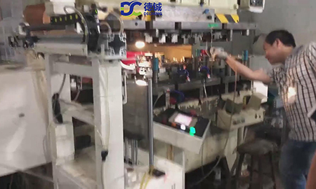 干冰清洗機(jī)熱沖壓快速清洗模具應(yīng)用案例視頻 