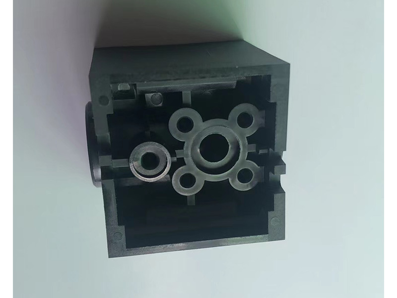 PPS加玻纖注塑件過水閥孔披鋒毛刺用干冰清洗 